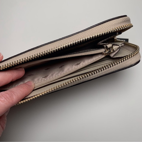 Kate Spade Large Continental Wallet in Warm Beige - 1616 - Picture 8 of 16